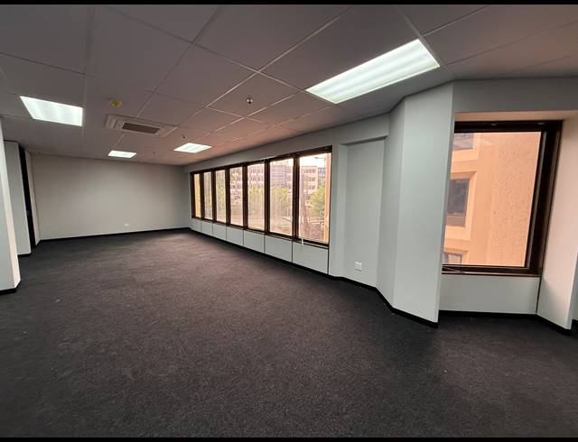 129M² OFFICE TO LET IN PARKTOWN